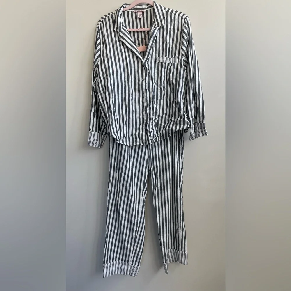 Victoria's Secret Gray White Silver Metallic Striped Pajama Set - Picture 12 of 16